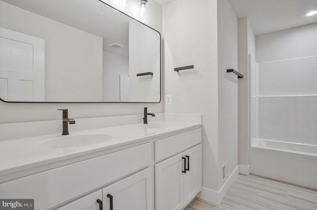 Image 29 of property listing at 1316 JUNIPER ST, Shady Side, MD 20764