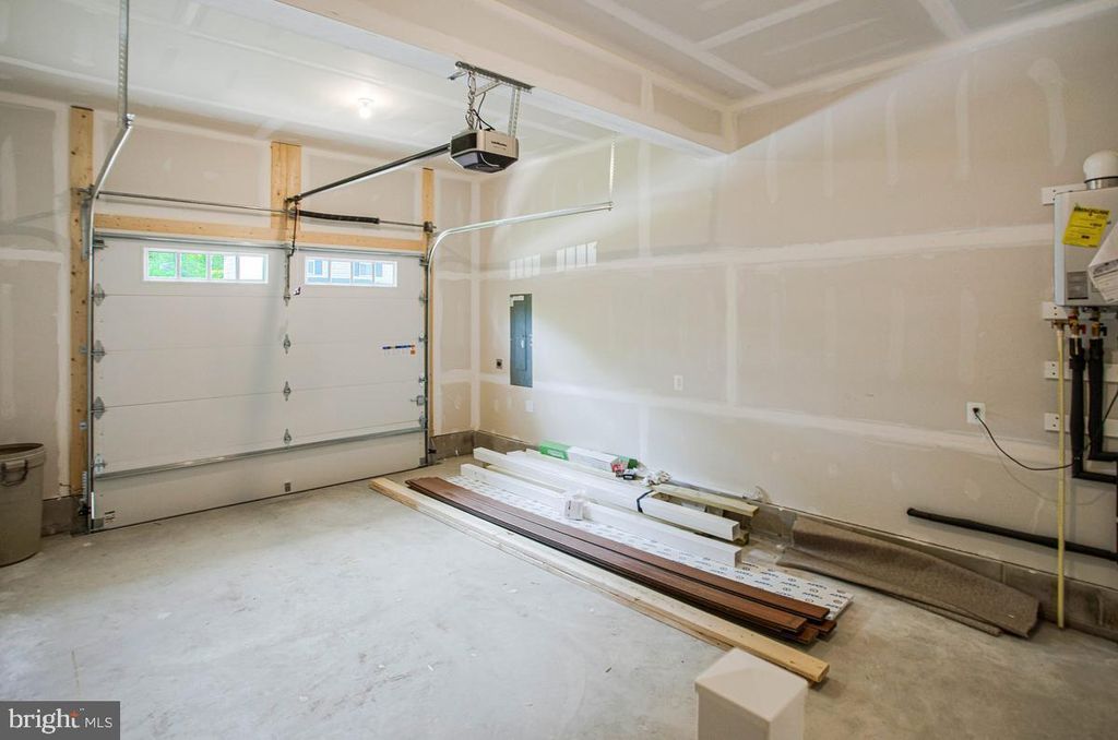 Image 31 of property listing at 1316 JUNIPER ST, Shady Side, MD 20764