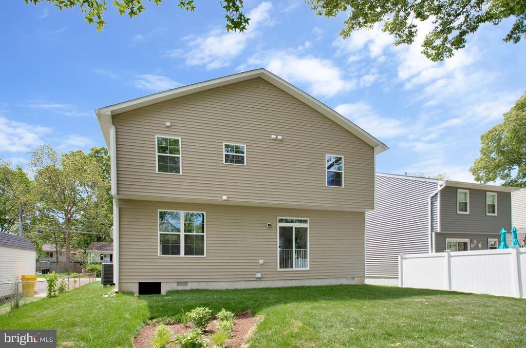 Image 36 of property listing at 1316 JUNIPER ST, Shady Side, MD 20764