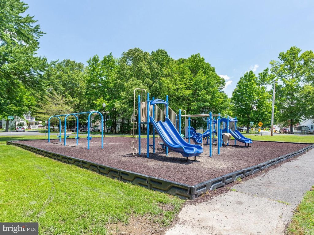 Image 38 of property listing at 1316 JUNIPER ST, Shady Side, MD 20764