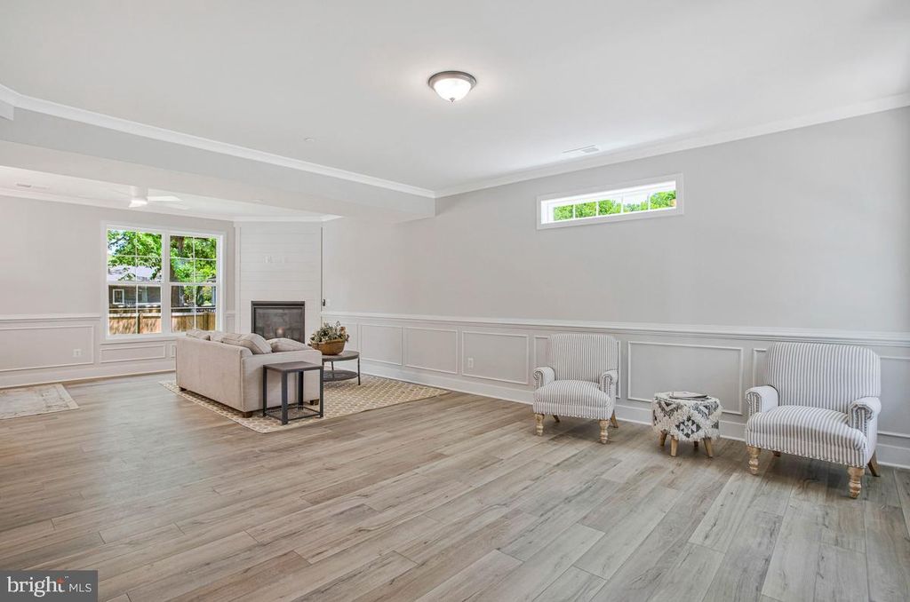 Image 4 of property listing at 1316 JUNIPER ST, Shady Side, MD 20764