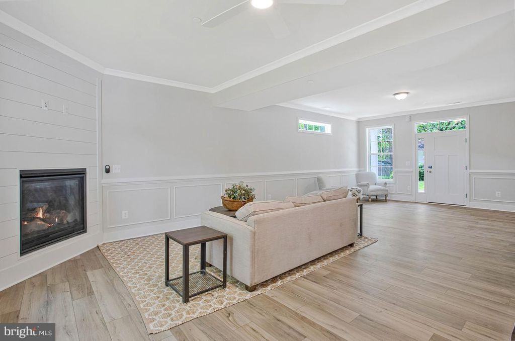 Image 8 of property listing at 1316 JUNIPER ST, Shady Side, MD 20764