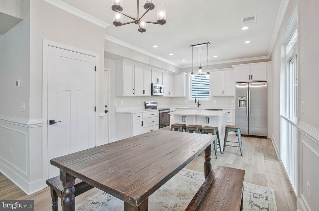 Image 9 of property listing at 1316 JUNIPER ST, Shady Side, MD 20764