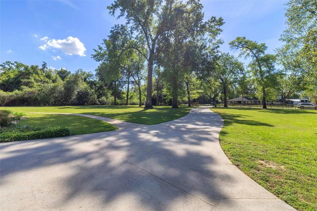 18355 Burkhardt Road, Tomball, TX 77377
