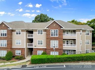 9909 Campus Walk Lane, Charlotte, NC 28262