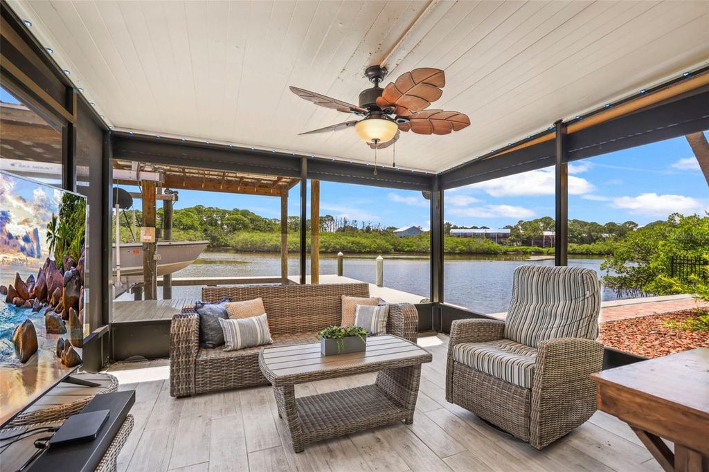 Image 15 of property listing at 412 ORCHID LANE, Palm Harbor, FL 34683