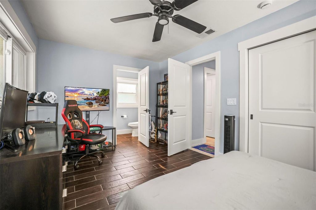 Image 36 of property listing at 412 ORCHID LANE, Palm Harbor, FL 34683