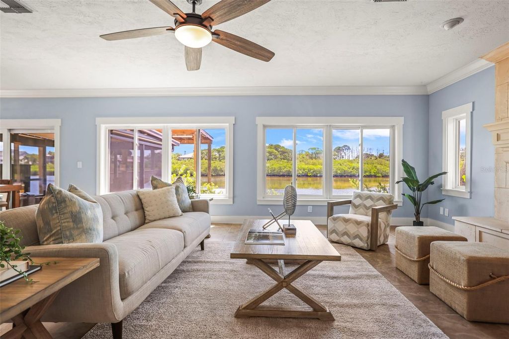 Image 6 of property listing at 412 ORCHID LANE, Palm Harbor, FL 34683