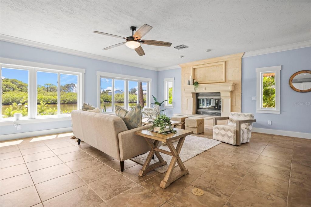 Image 7 of property listing at 412 ORCHID LANE, Palm Harbor, FL 34683