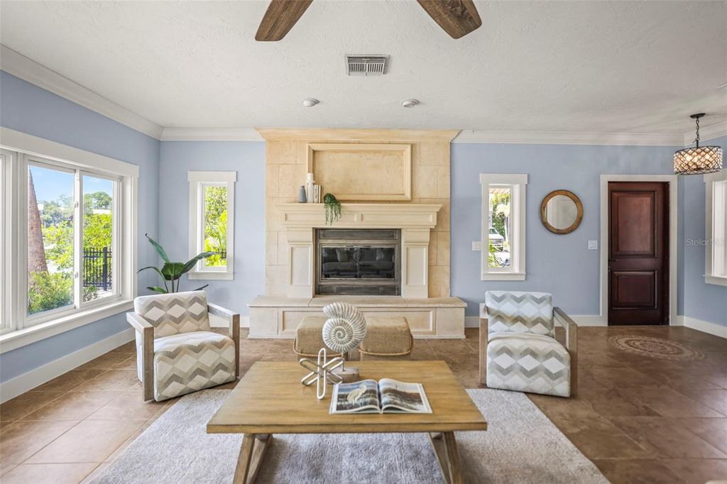 Image 8 of property listing at 412 ORCHID LANE, Palm Harbor, FL 34683