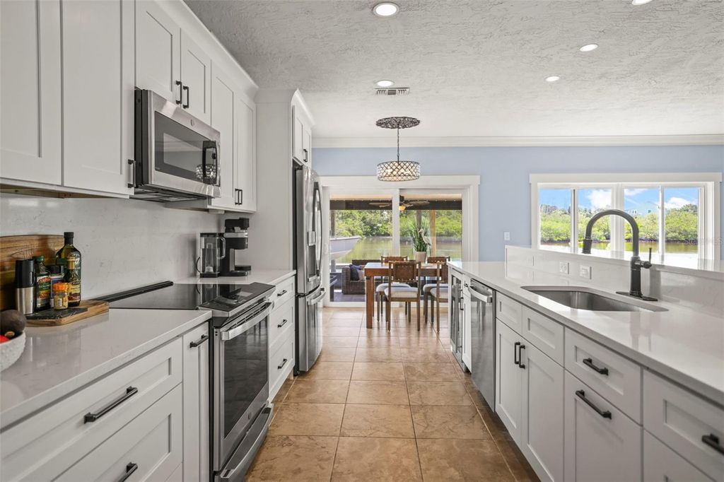 Image 10 of property listing at 412 ORCHID LANE, Palm Harbor, FL 34683