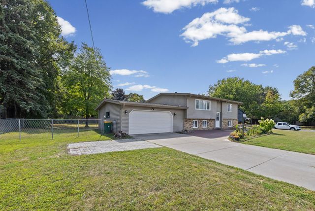 8921 49th Avenue N, New Hope, MN 55428