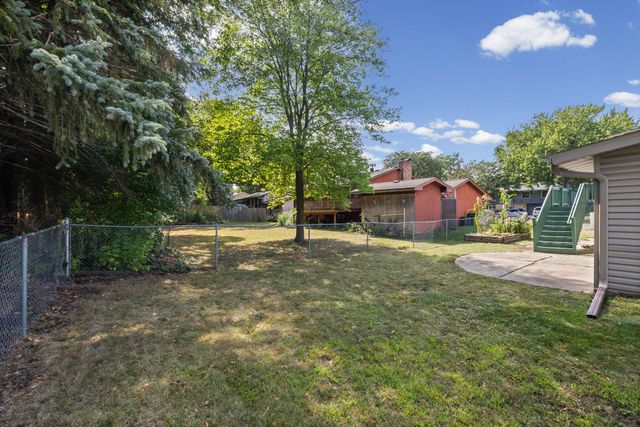 8921 49th Avenue N, New Hope, MN 55428