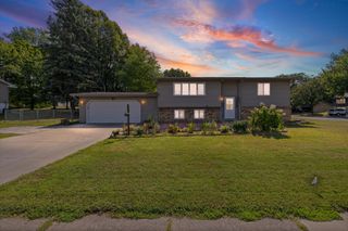 8921 49th Avenue N, New Hope, MN 55428