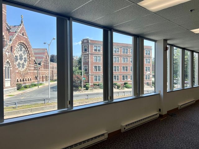 50 Maple St, Springfield, MA 01103