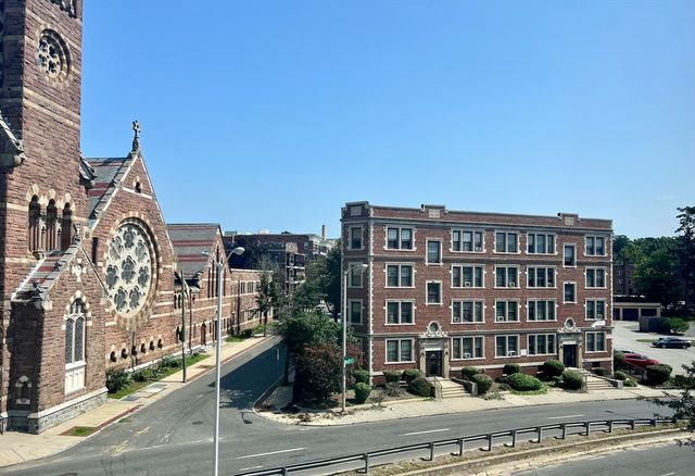 50 Maple St, Springfield, MA 01103