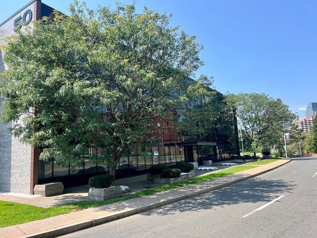 50 Maple St, Springfield, MA 01103