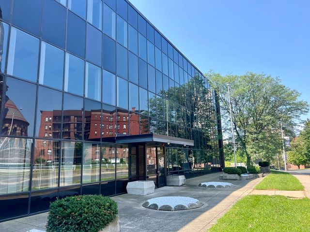 50 Maple St, Springfield, MA 01103