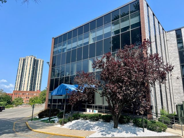 50 Maple St, Springfield, MA 01103