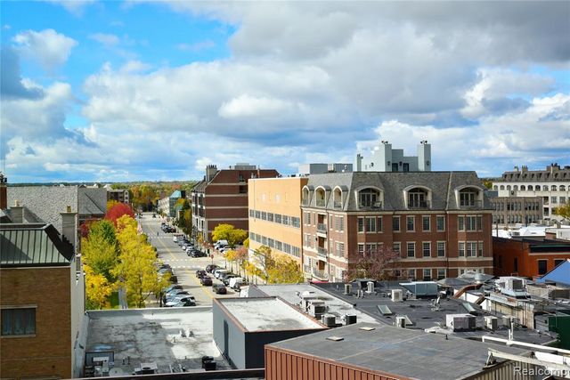 211 E Merrill Street 610, Birmingham, MI 48009