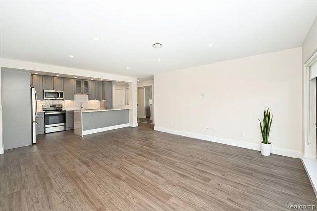 211 E Merrill Street 610, Birmingham, MI 48009