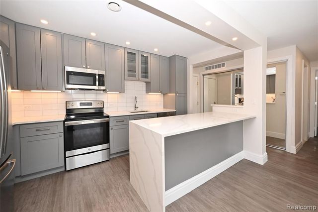 211 E Merrill Street 610, Birmingham, MI 48009