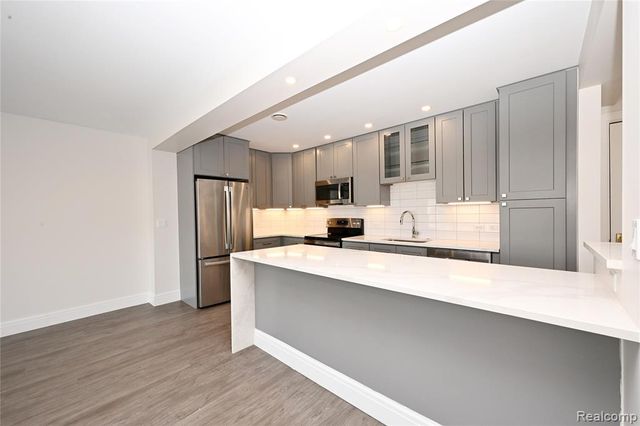 211 E Merrill Street 610, Birmingham, MI 48009