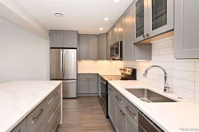 211 E Merrill Street 610, Birmingham, MI 48009