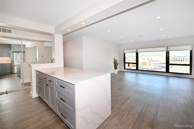 211 E Merrill Street 610, Birmingham, MI 48009