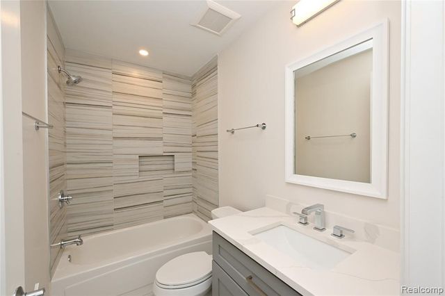 211 E Merrill Street 610, Birmingham, MI 48009