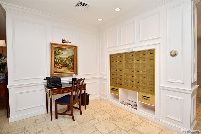 211 E Merrill Street 610, Birmingham, MI 48009