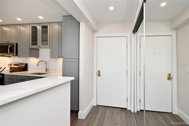 211 E Merrill Street 610, Birmingham, MI 48009