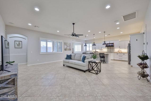 18226 W DESERT WILLOW Drive, Goodyear, AZ 85338