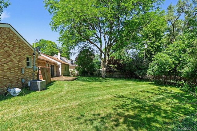 2360 Pineview, West Bloomfield Charter Township, MI 48324