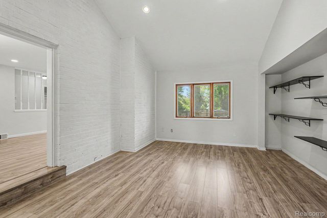 2360 Pineview, West Bloomfield Charter Township, MI 48324