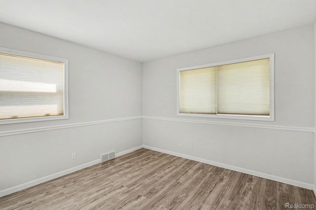 2360 Pineview, West Bloomfield Charter Township, MI 48324