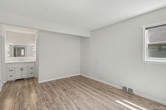 2360 Pineview, West Bloomfield Charter Township, MI 48324