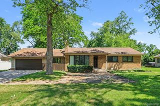 2360 Pineview, West Bloomfield Charter Township, MI 48324