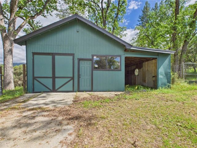 37777 China Creek Road, Oakhurst, CA 93644