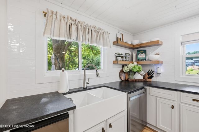 2613 Old Cedar Point Rd, La Grange, KY 40031
