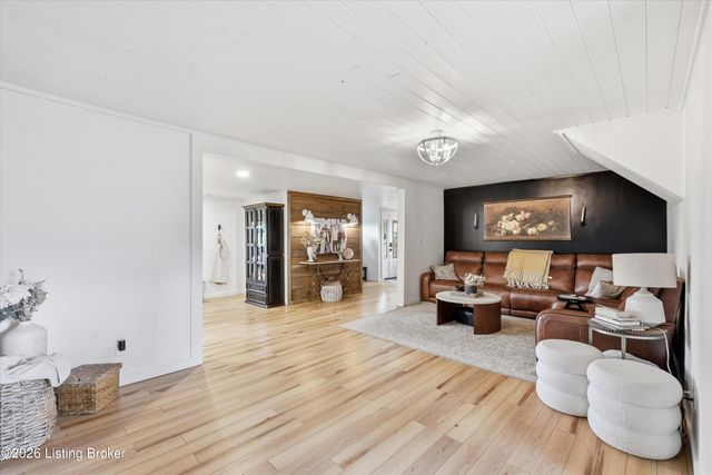 2613 Old Cedar Point Rd, La Grange, KY 40031