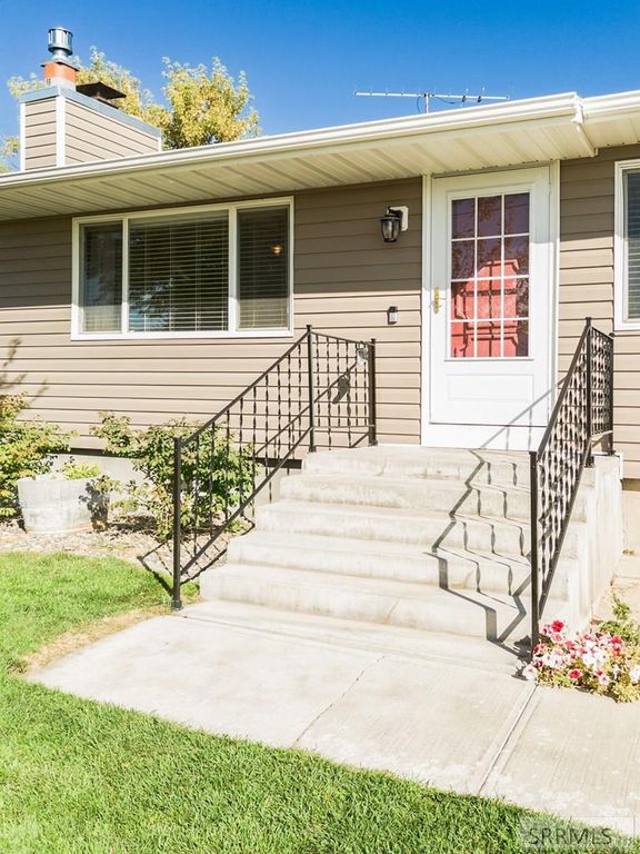 Image 2 of property listing at 275 Ashland Drive, Soda Springs, ID 83276