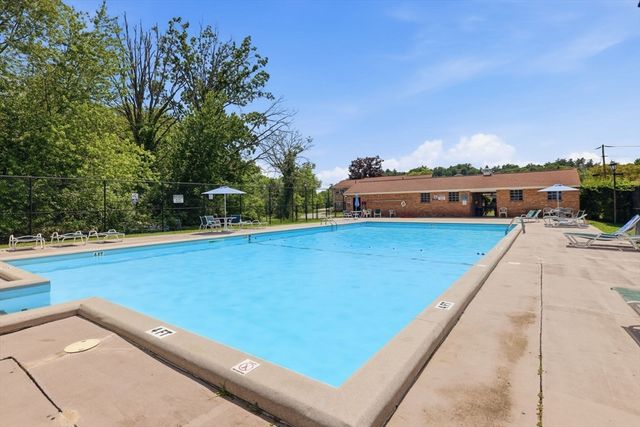 60A Washington Park Dr 2, Andover, MA 01810