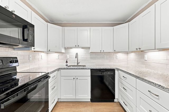60A Washington Park Dr 2, Andover, MA 01810