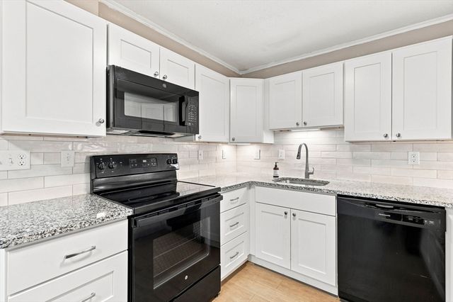 60A Washington Park Dr 2, Andover, MA 01810