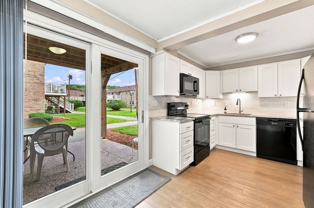 60A Washington Park Dr 2, Andover, MA 01810