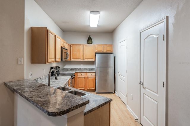 18107 VILLA CREEK DRIVE 18107, Tampa, FL 33647