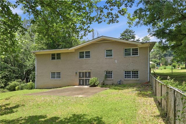 6735 Marlborough Circle S, Atlanta, GA 30349