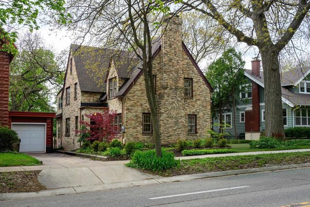 1913 Regent Street, Madison, WI 53726