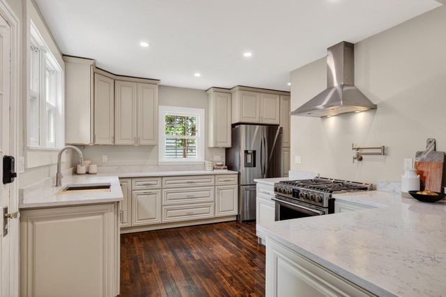 1913 Regent Street, Madison, WI 53726